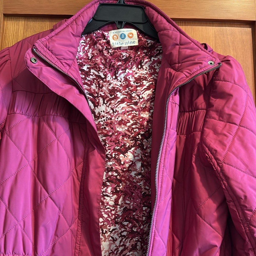Title Nine Women's Berry Quilted Jacket Size M, EUC - Picture 2 of 9